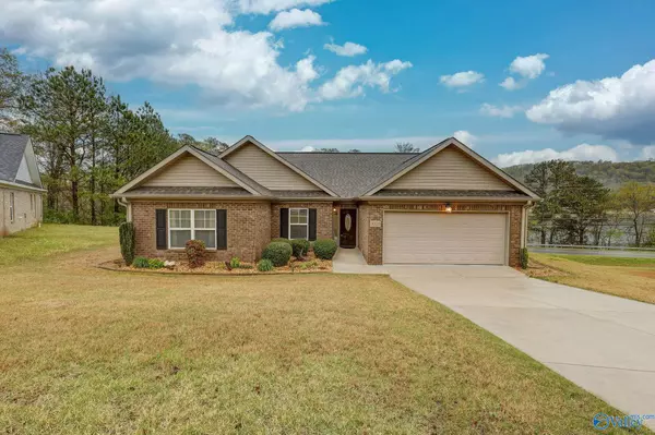 3020 Waterfront Street,  Guntersville,  AL 35976