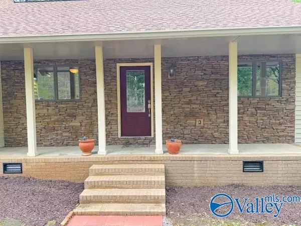 Owens Cross Roads, AL 35763,143 Green Valley Road