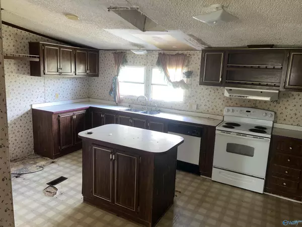 Henagar, AL 35978,14211 Highway 75