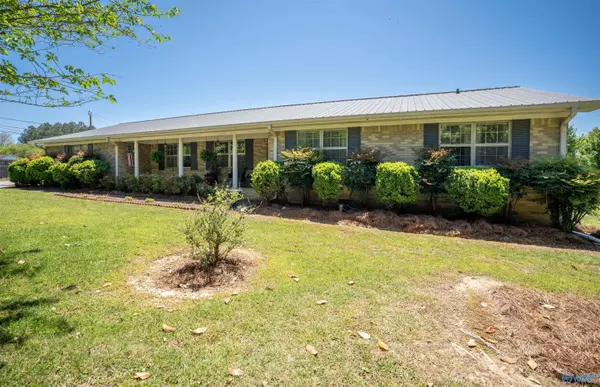 2922 George Wallace Drive, Albertville, AL 35951