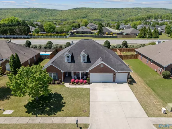 7006 Freedom Park Circle, Owens Cross Roads, AL 35763