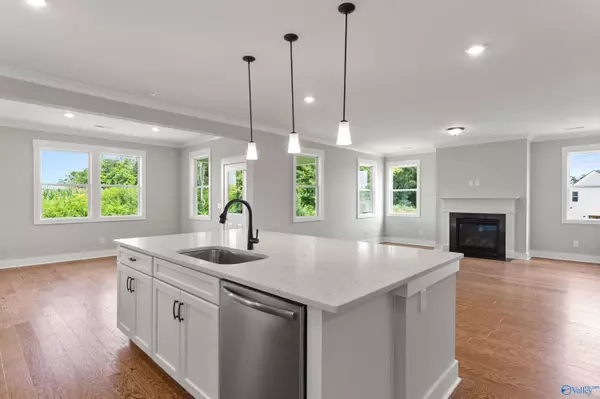 Huntsville, AL 35811,215 Applewood Court