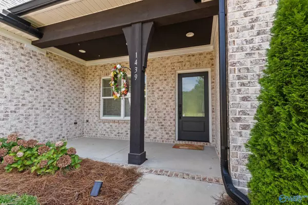 1439 Cherokee Ridge Drive, Union Grove, AL 35175
