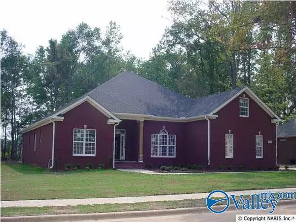 257 Twin Lakes Drive, New Market, AL 35761