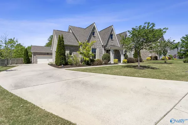 Owens Cross Roads, AL 35763,2728 Natures Trail SE