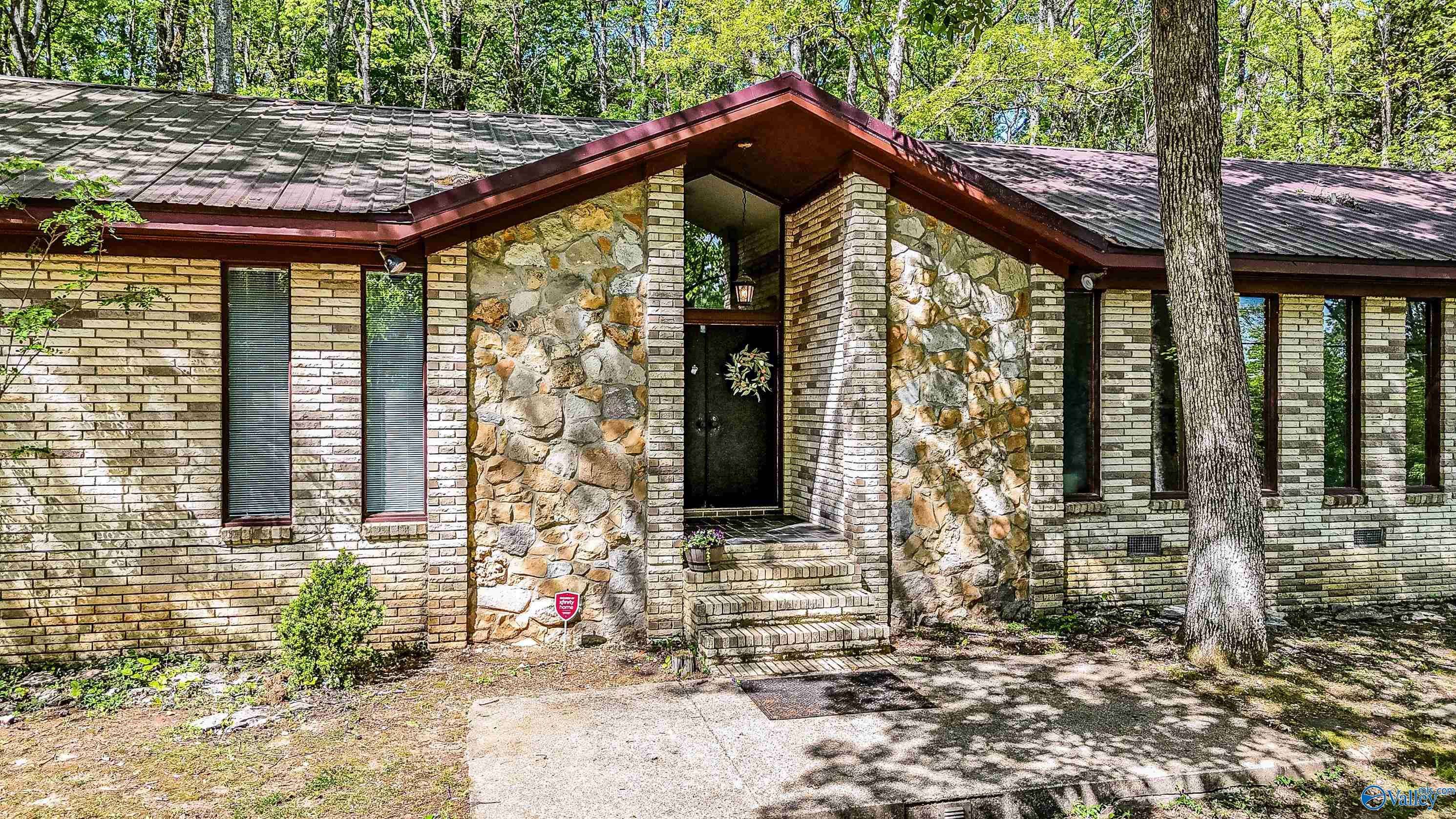 11009 Vivian Drive, Huntsville, AL 35810
