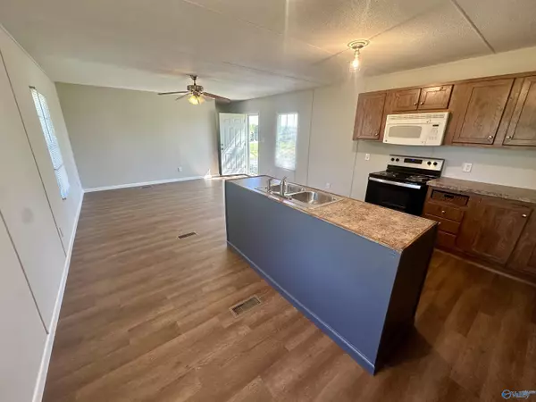 Athens, AL 35613,21057 Holt Road