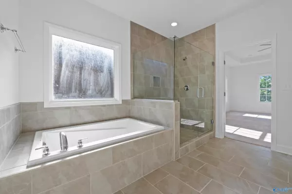 Harvest, AL 35749,29142 Canoe Circle