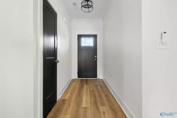 Hartselle, AL 35640,402 Woodall Street SW