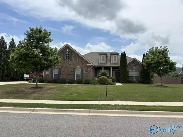 8528 Sedgebrook Drive SE, Owens Cross Roads, AL 35763