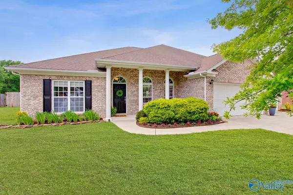 7018 Eagle Park Circle, Owens Cross Roads, AL 35763