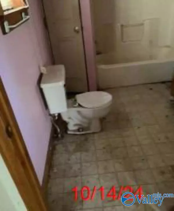 Sheffield, AL 35660,1607 Tennessee Street