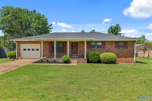 210 Larkwood Drive,  Decatur,  AL 35601