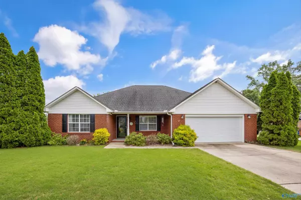 1904 Glenwood Drive,  Hartselle,  AL 35640