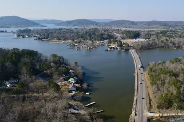 15 Mohawk Trail, Ohatchee, AL 36271