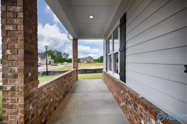 Owens Cross Roads, AL 35763,7923 Autumn Glen Drive