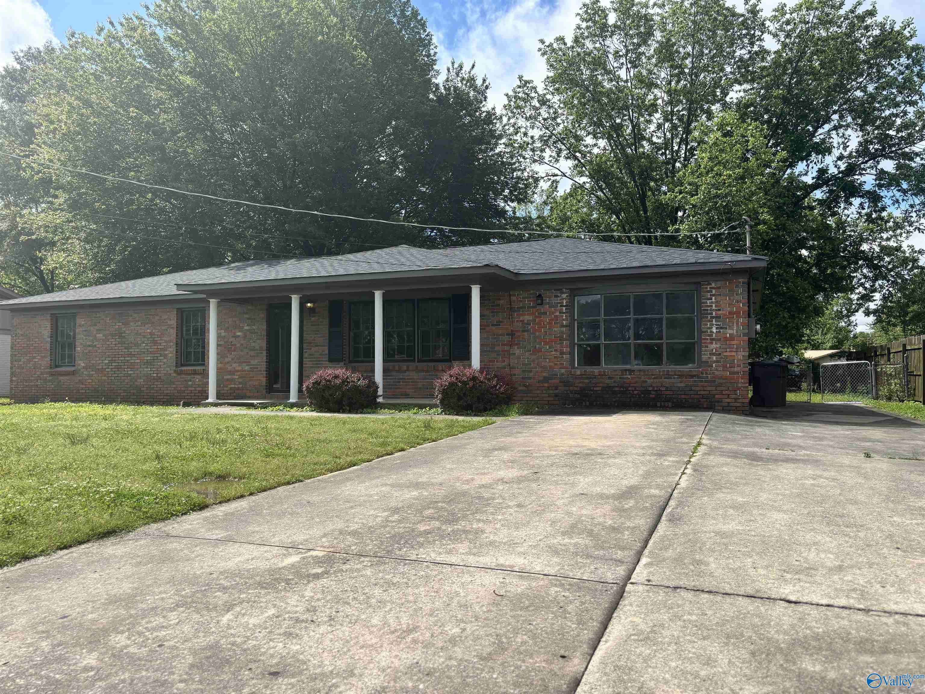 2205 8th Street SE, Decatur, AL 35601