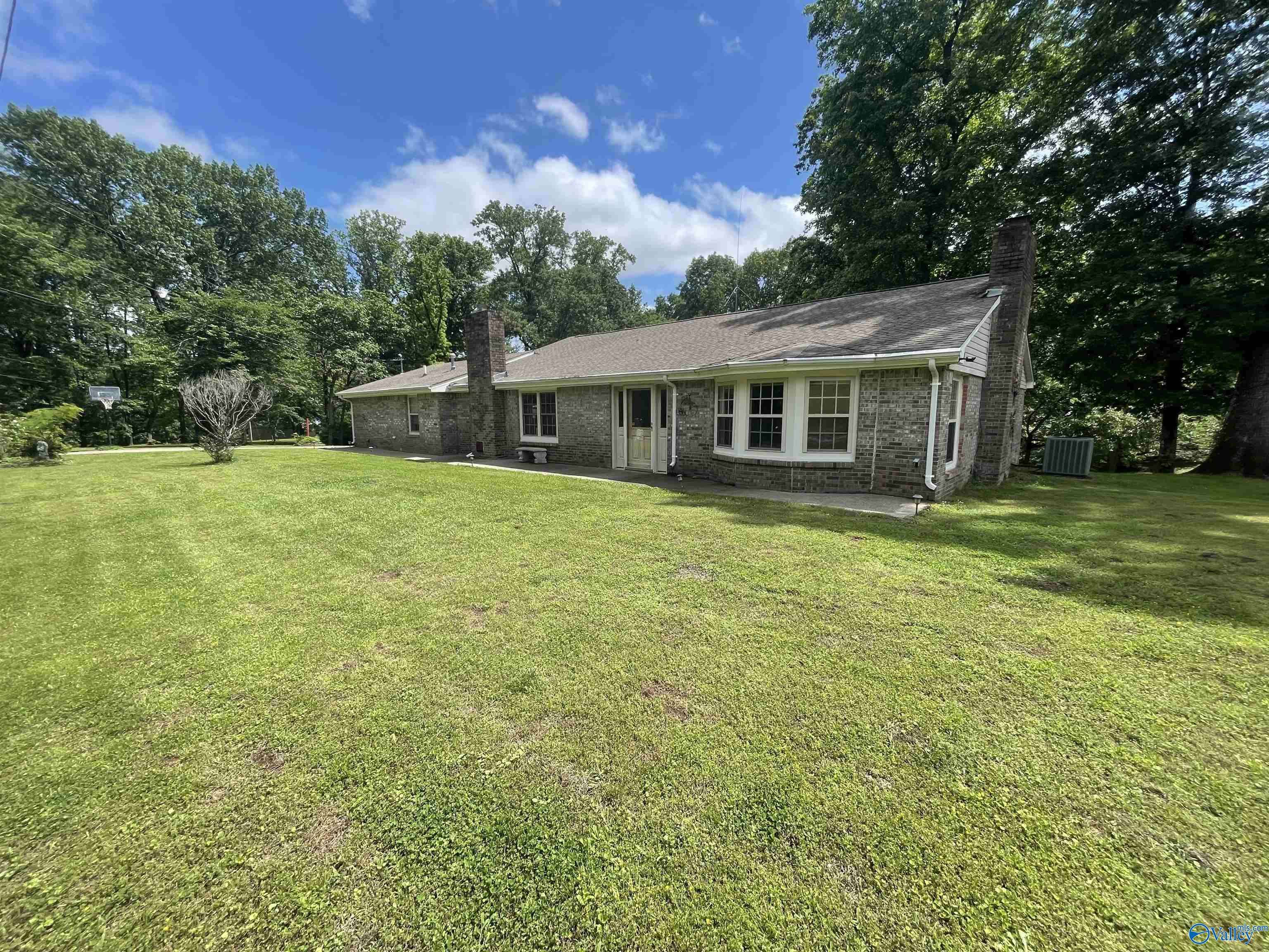 1061 Wheeler View Drive, Muscle Shoals, AL 35661