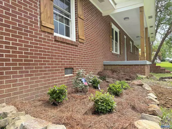 Hartselle, AL 35640,403 SW Arcadia Street