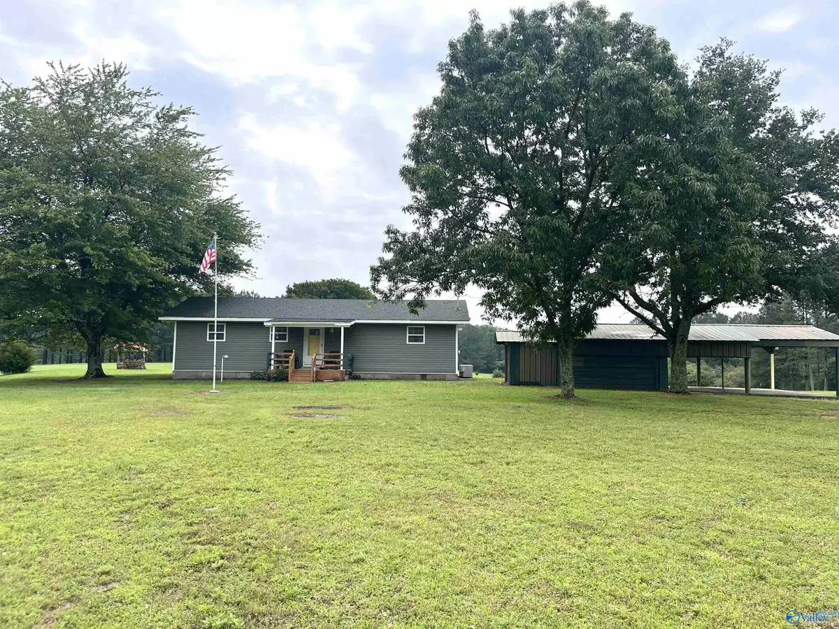 Cedar Bluff, AL 35959,893 County Road 856