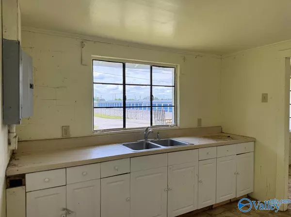 Huntsville, AL 35803,11801 W Gateway Drive SE