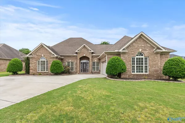 2201 Martinwood Lane SW, Decatur, AL 35603