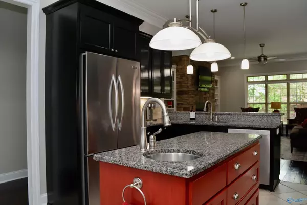 Owens Cross Roads, AL 35763,6901 Ridge Pointe Drive SE