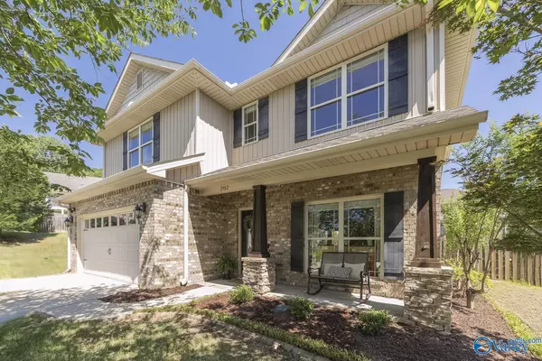 2902 Old Barn Circle SE, Owens Cross Roads, AL 35763