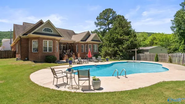 1943 Old Big Cove Road SE, Owens Cross Roads, AL 35763