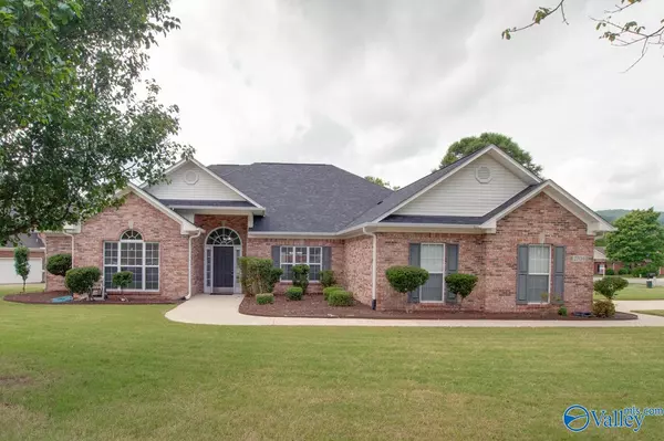 2704 Wenzel Circle, Owens Cross Roads, AL 35763