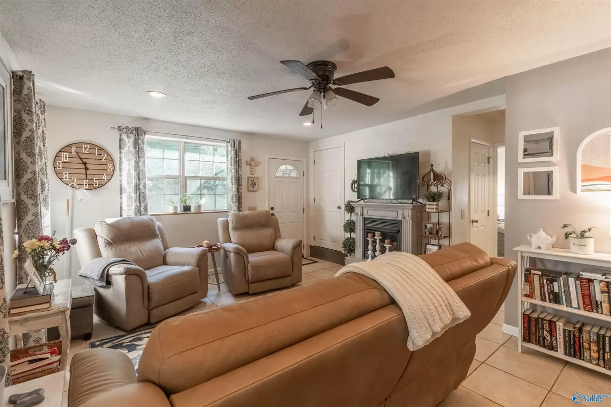 Guntersville, AL 35976,1904 Debow Street