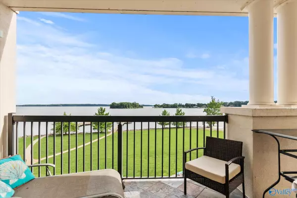 12100 Two Rivers Drive #E-4, Athens, AL 35611