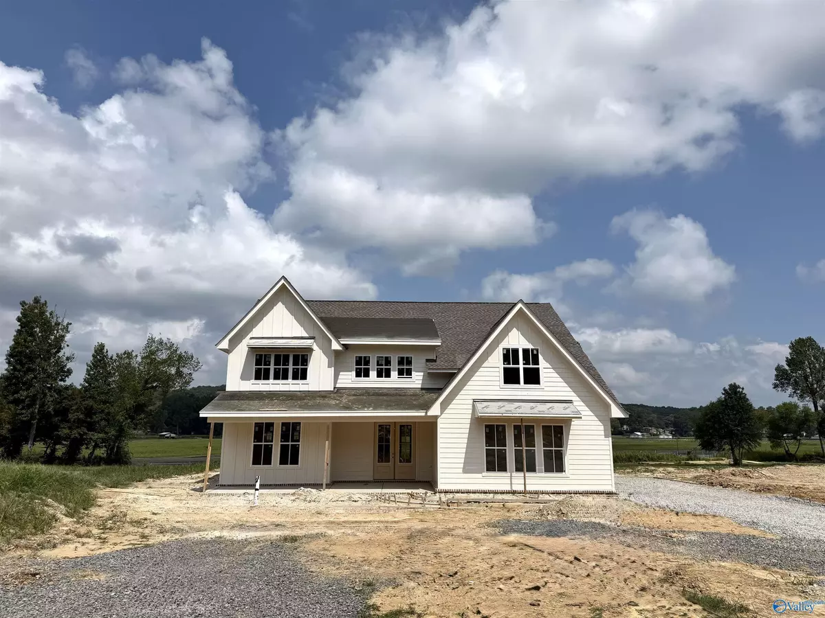 Guntersville, AL 35976,360 Lake Creek Drive