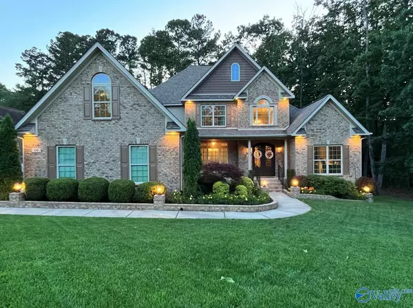 10 Verdant Circle SE, Huntsville, AL 35803