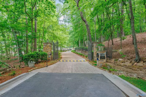 Huntsville, AL 35801,1271 Becket Drive