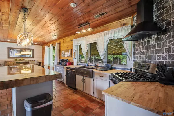 Scottsboro, AL 35768,25924 John T Reid Parkway