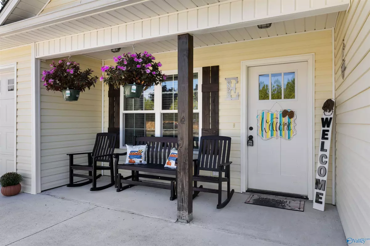 Oneonta, AL 35121,393 Central Avenue