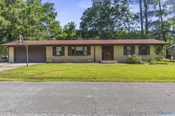 709 NW Azalea Street, Hartselle, AL 35640