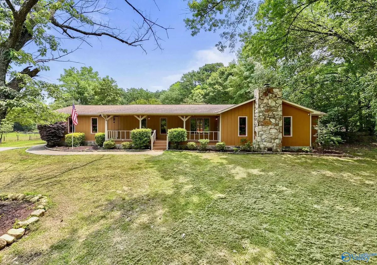 Owens Cross Roads, AL 35763,913 Old Big Cove Road SE