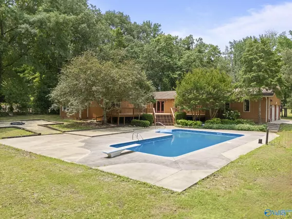 Owens Cross Roads, AL 35763,913 Old Big Cove Road SE