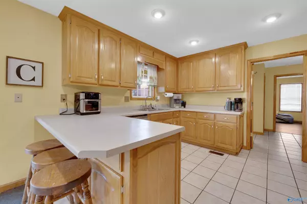 Grove Oak, AL 35975,2057 County Road 19