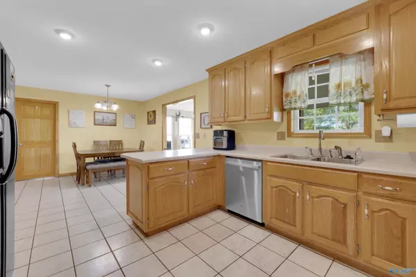 Grove Oak, AL 35975,2057 County Road 19