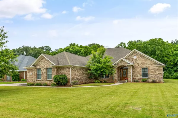 327 Northlake Drive, Meridianville, AL 35759