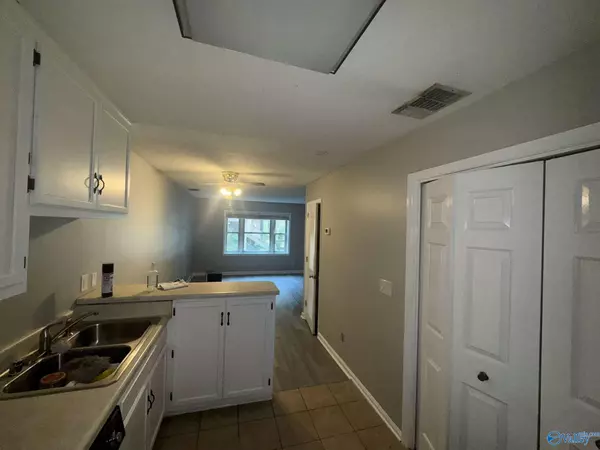 Huntsville, AL 35802,2071 Woodlawn Drive #2071