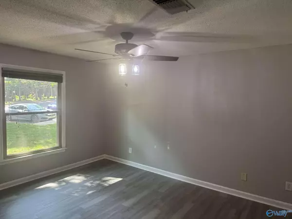 Huntsville, AL 35802,2071 Woodlawn Drive #2071