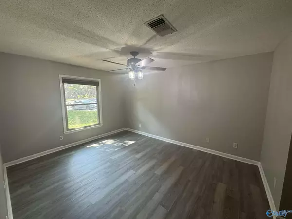 Huntsville, AL 35802,2071 Woodlawn Drive #2071