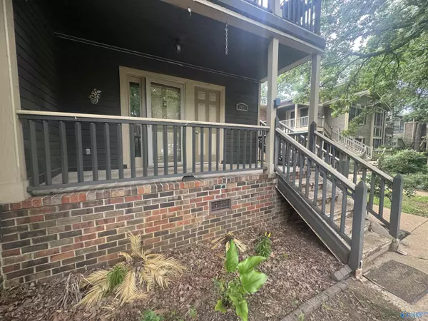 Huntsville, AL 35802,2071 Woodlawn Drive #2071