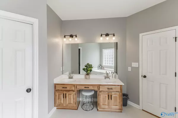 Madison, AL 35758,102 Thoroughbred Trail