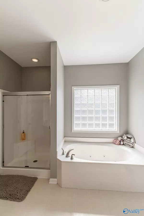 Madison, AL 35758,102 Thoroughbred Trail