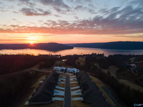 78 Whistling Straits Way, Guntersville, AL 35976